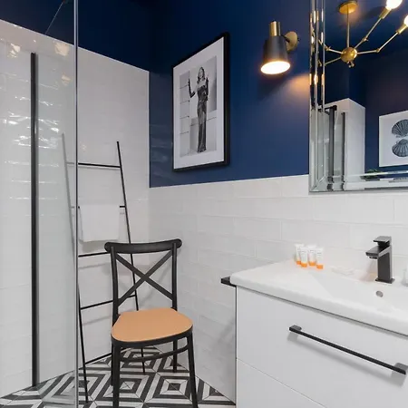 Apartment Stylish Atol With Free Parking In The Heart Of By Renters