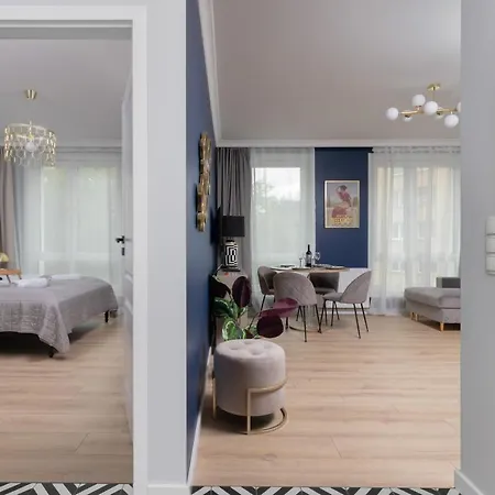 Stylish Atol With Free Parking In The Heart Of By Renters Apartment