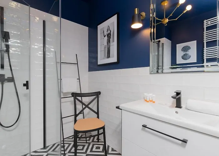 דירה Stylish Atol With Free Parking In The Heart Of By Renters