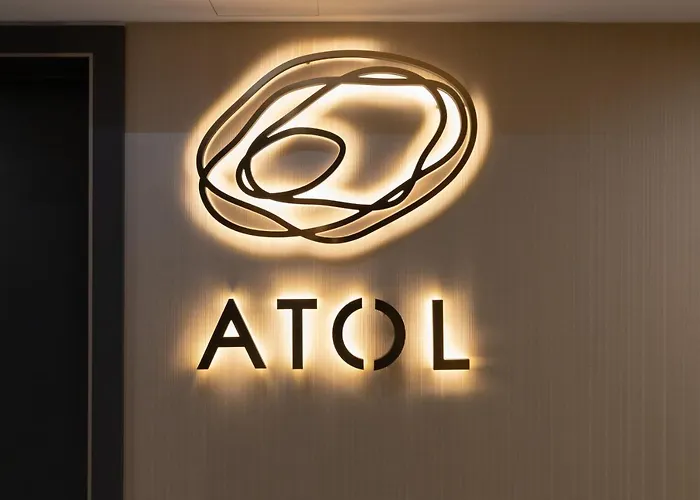 Stylish Atol With Free Parking In The Heart Of By Renters דירה