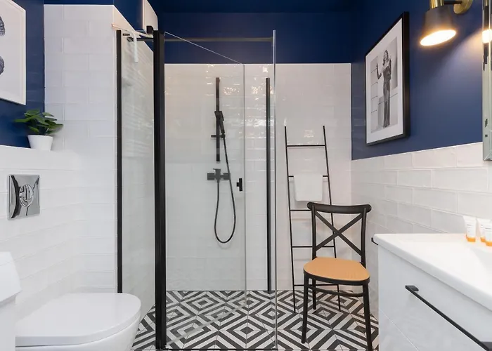 Stylish Atol With Free Parking In The Heart Of By Renters