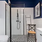 Stylish Atol With Free Parking In The Heart Of By Renters