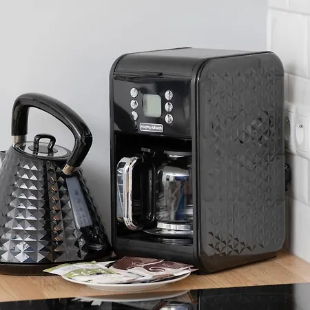 Stylish Atol With Free Parking In The Heart Of By Renters Apartmán *